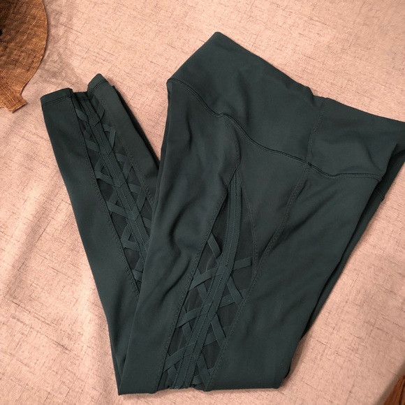 Lululemon Essential Rhythm Green Pants - Picture 3 of 8